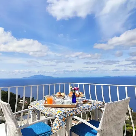 Il Bacio Di Capri 3*