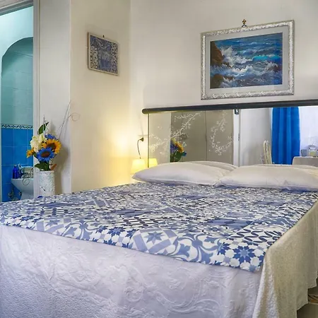 Il Bacio Di Capri 3*