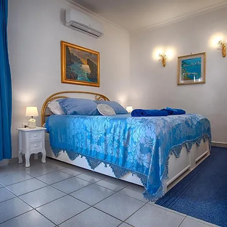 Il Bacio Di Capri أناكابْري